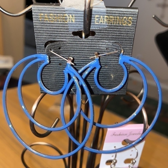 Jewelry - 💫 Blue hoop earrings. Fun 3 layer design.